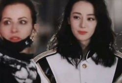 女主在娱乐圈里吃瓜,女主的吃瓜日常