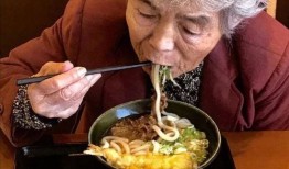 娱乐吃瓜酱老人头像是谁,揭秘“娱乐吃瓜酱老人”头像背后的神秘人物